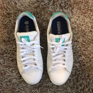 K-Swiss tennis shoes